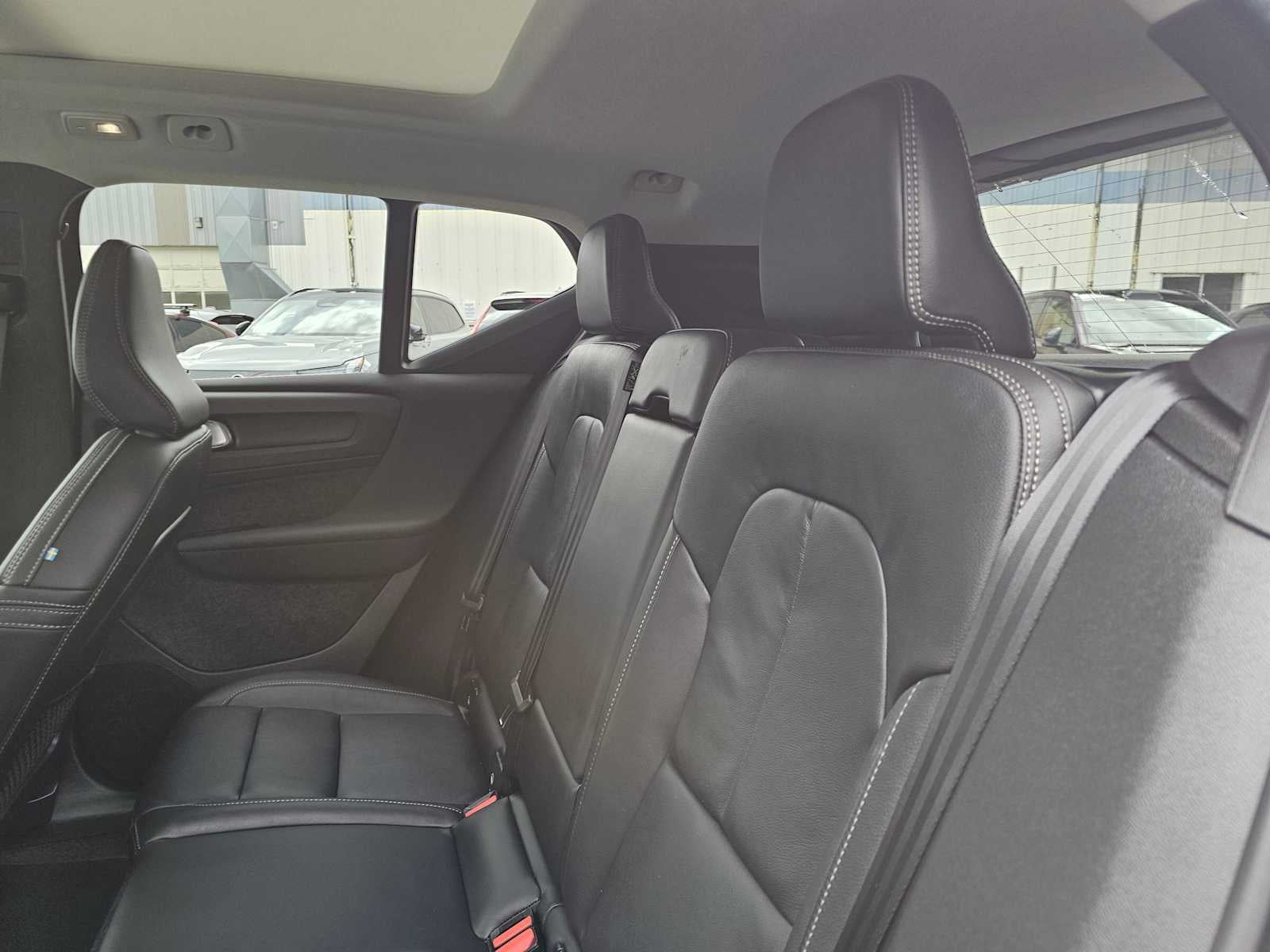 2025 Volvo XC40 Core Bright Theme