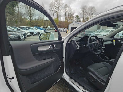 2025 Volvo XC40 Core Bright Theme
