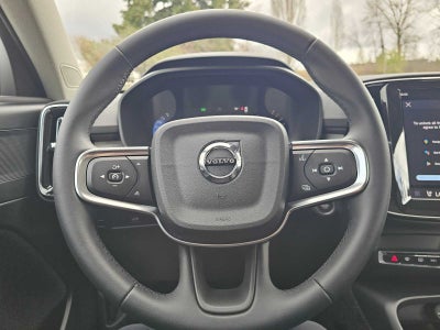 2025 Volvo XC40 Core Bright Theme