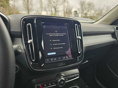 2025 Volvo XC40 Core Bright Theme