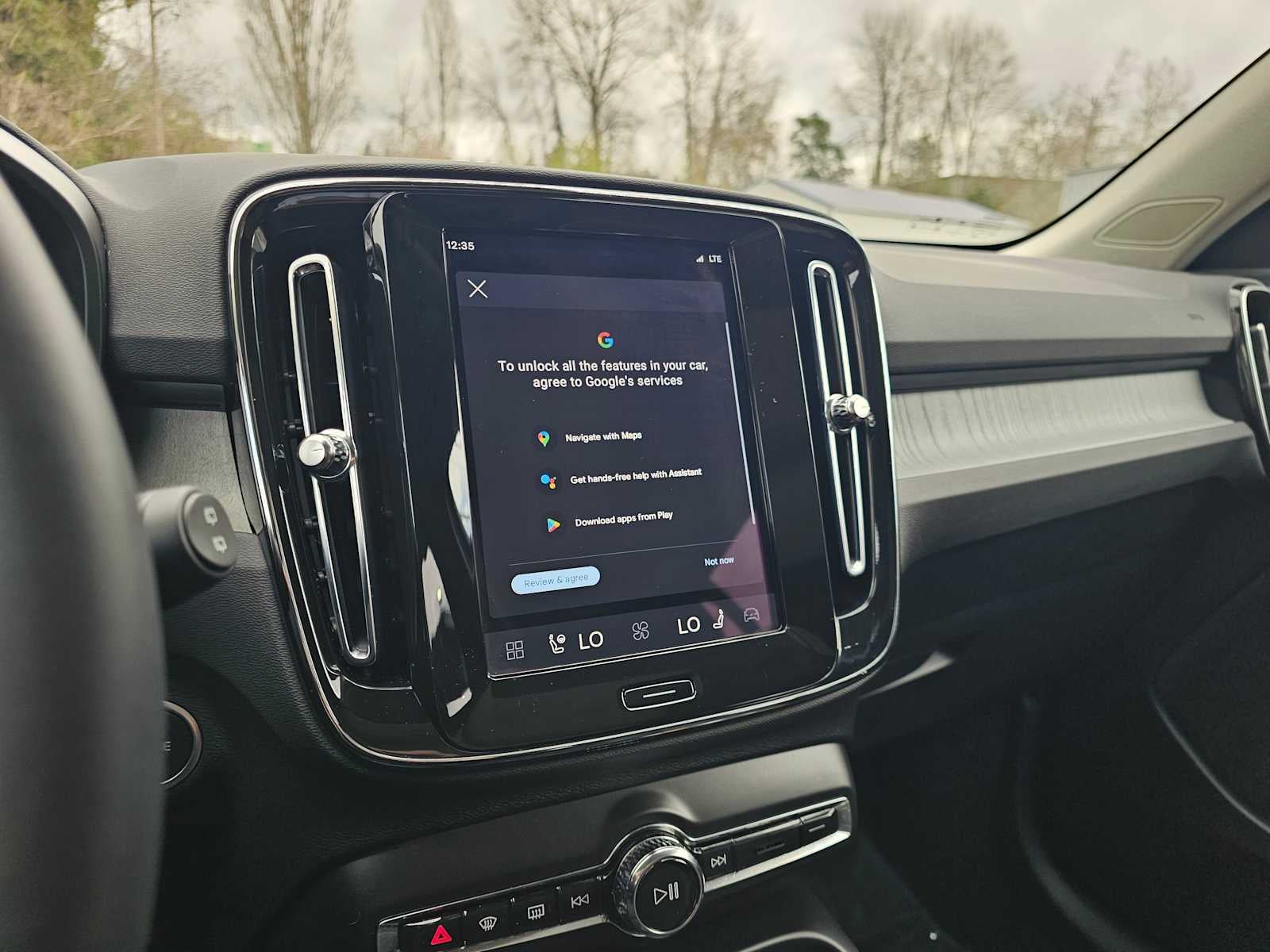 2025 Volvo XC40 Core Bright Theme