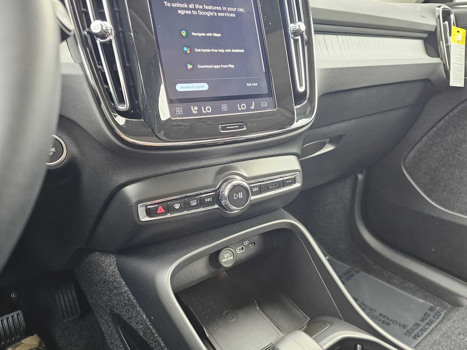 2025 Volvo XC40 Core Bright Theme