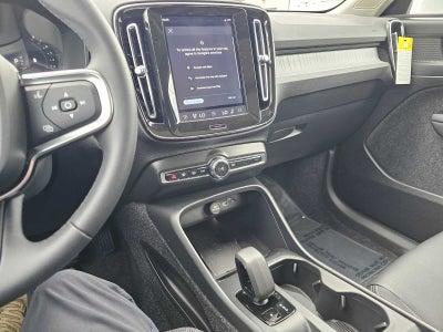 2025 Volvo XC40 Core Bright Theme