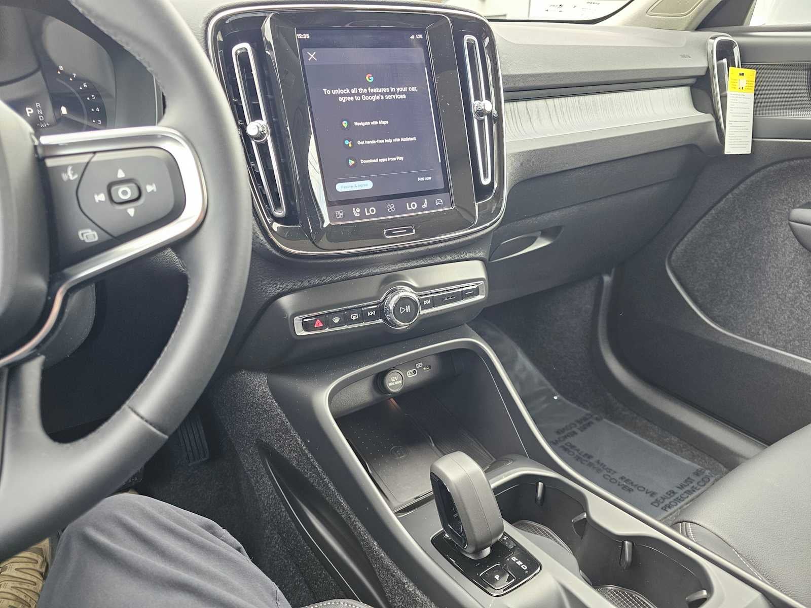 2025 Volvo XC40 Core Bright Theme