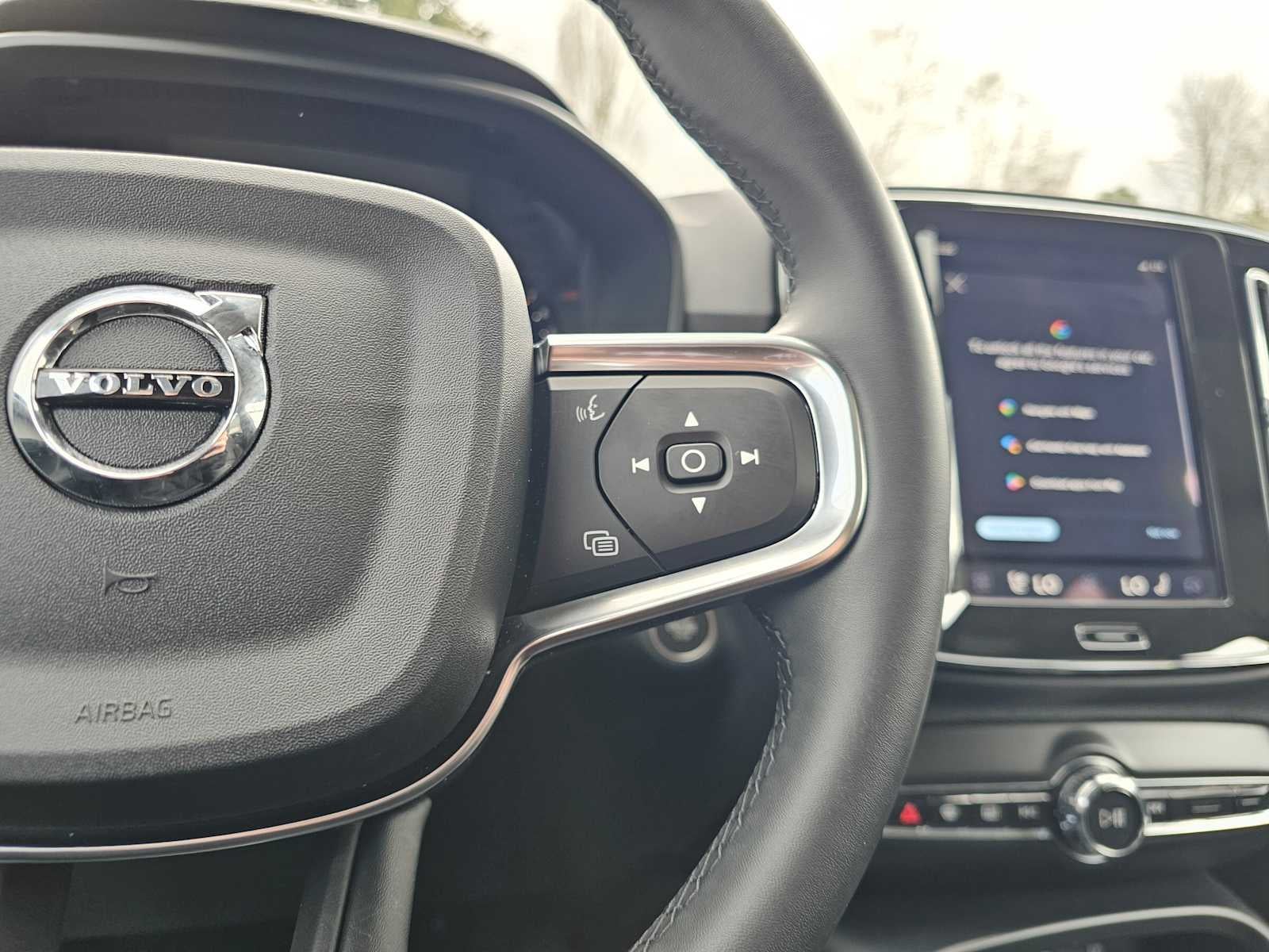 2025 Volvo XC40 Core Bright Theme