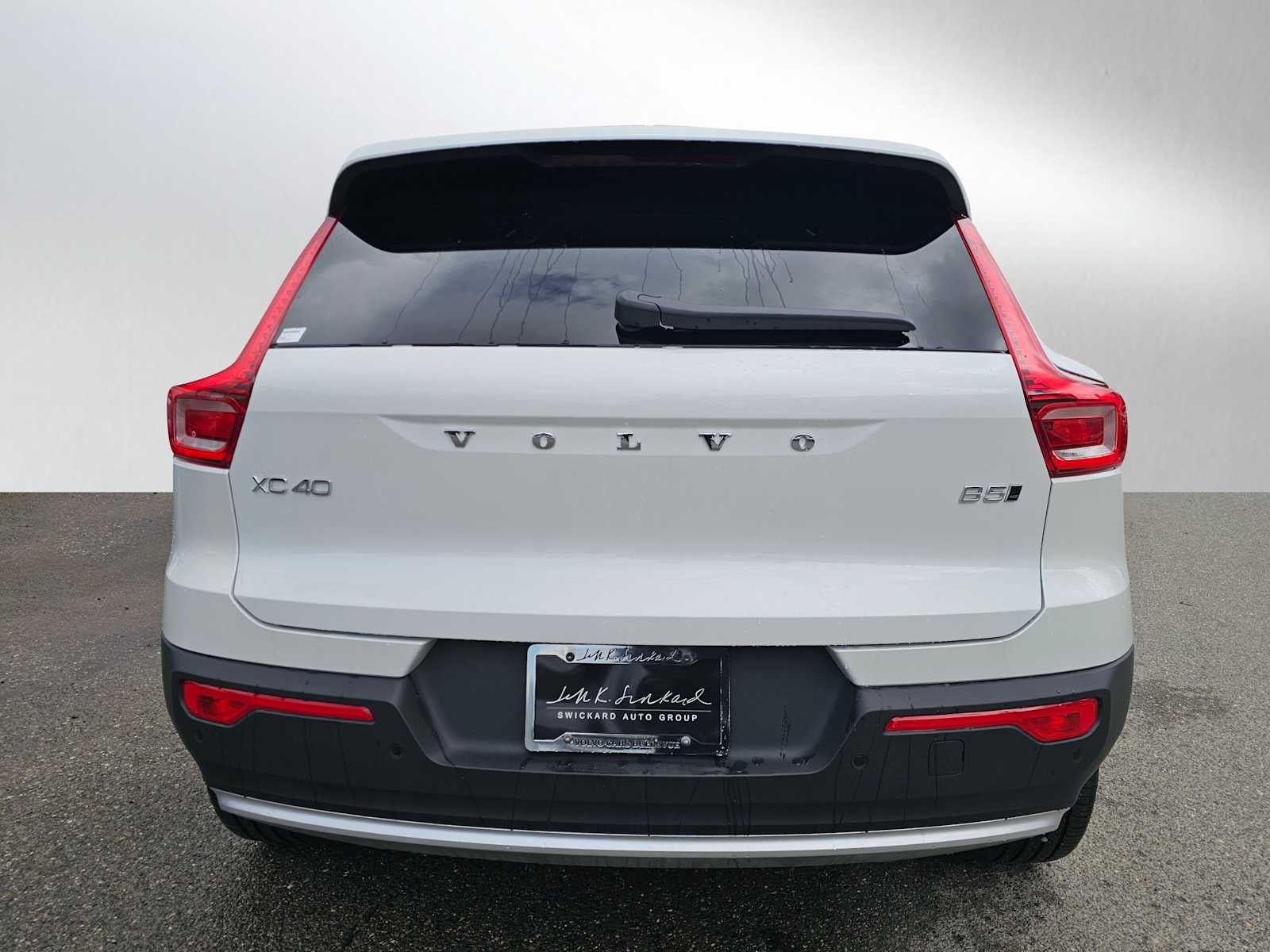 2025 Volvo XC40 Core Bright Theme