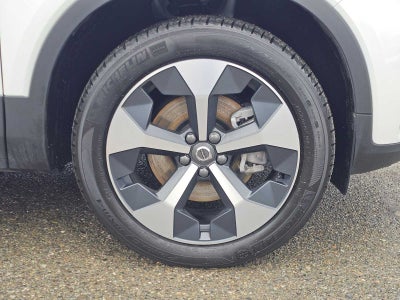 2025 Volvo XC40 Core Bright Theme