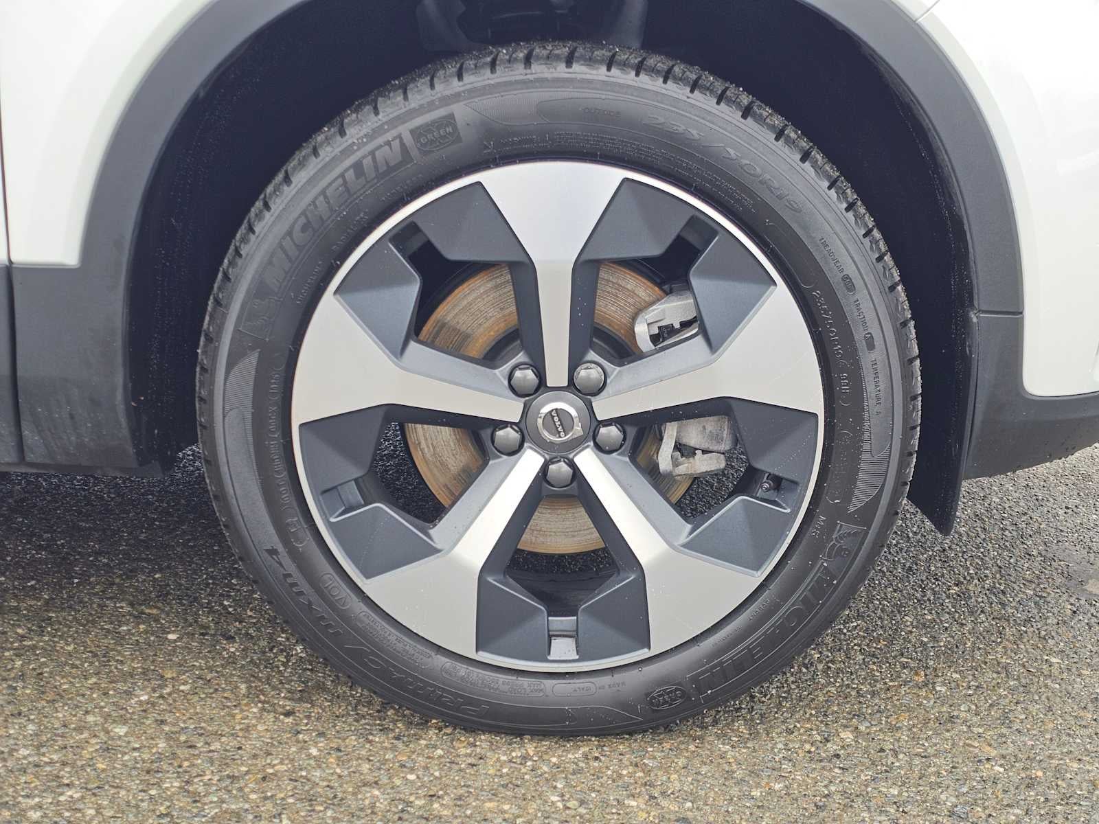 2025 Volvo XC40 Core Bright Theme