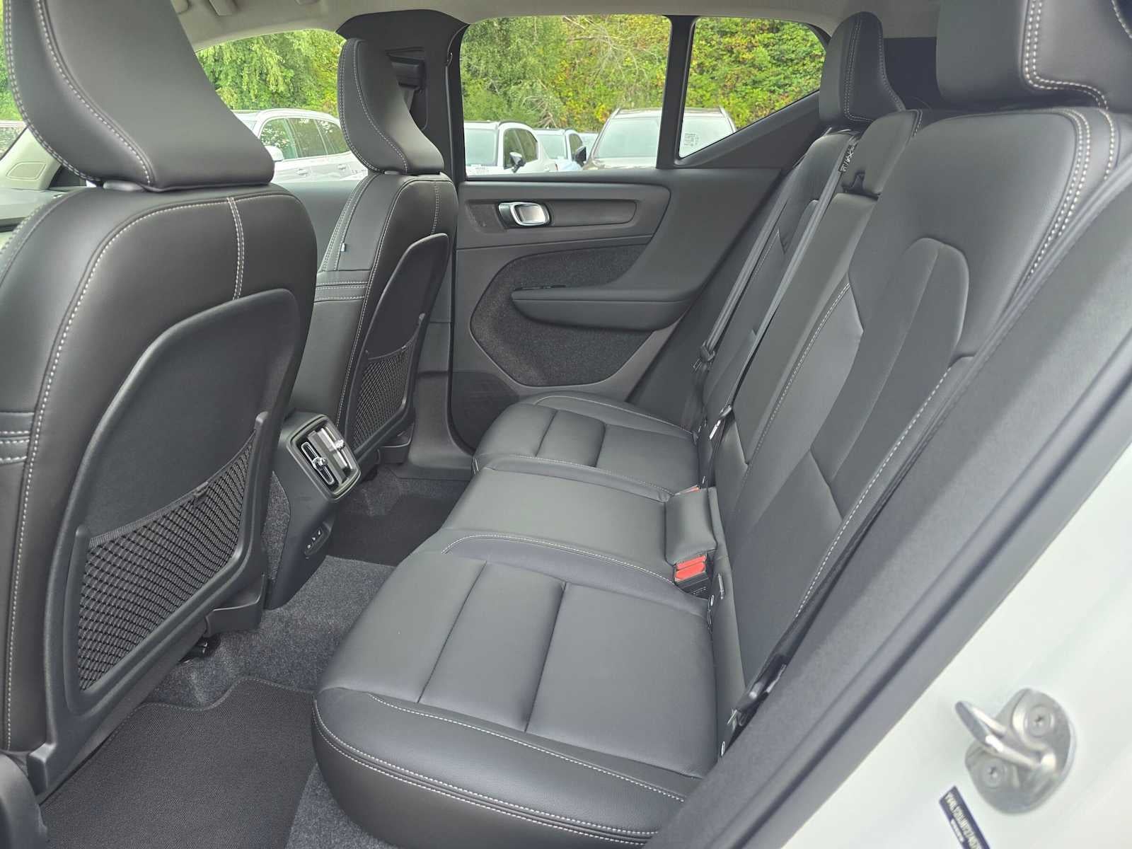 2026 Volvo XC40 Core