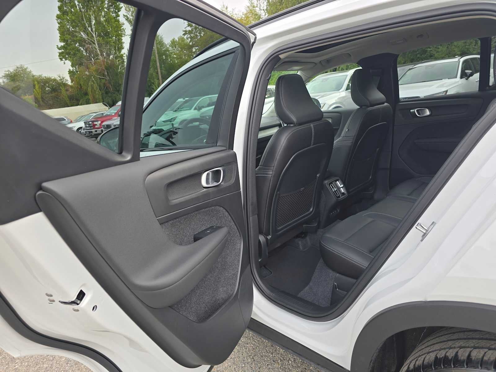 2026 Volvo XC40 Core