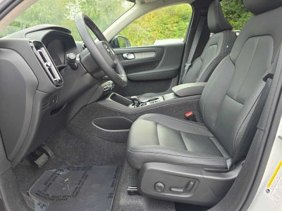 2026 Volvo XC40 Core