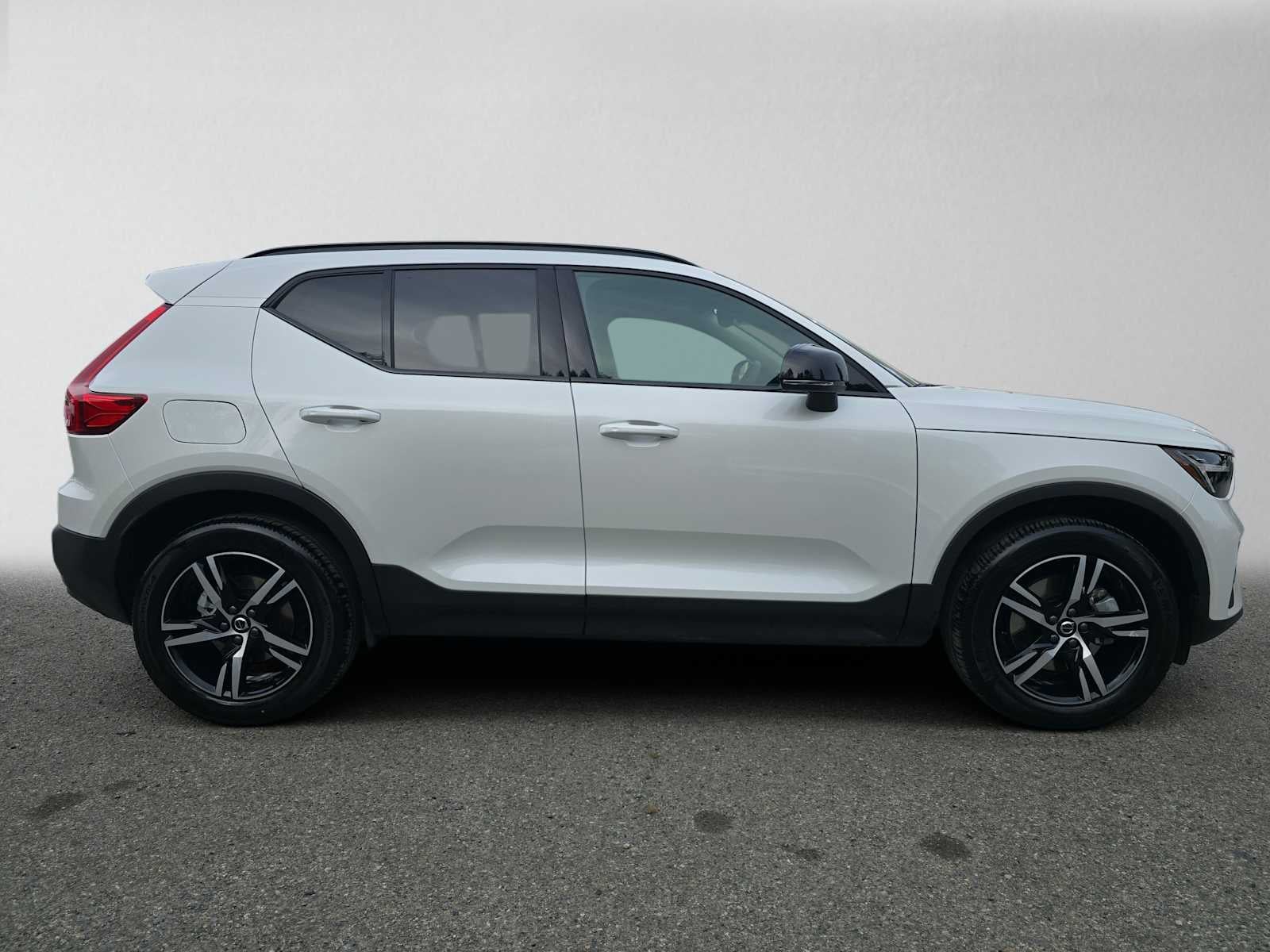 2026 Volvo XC40 Core