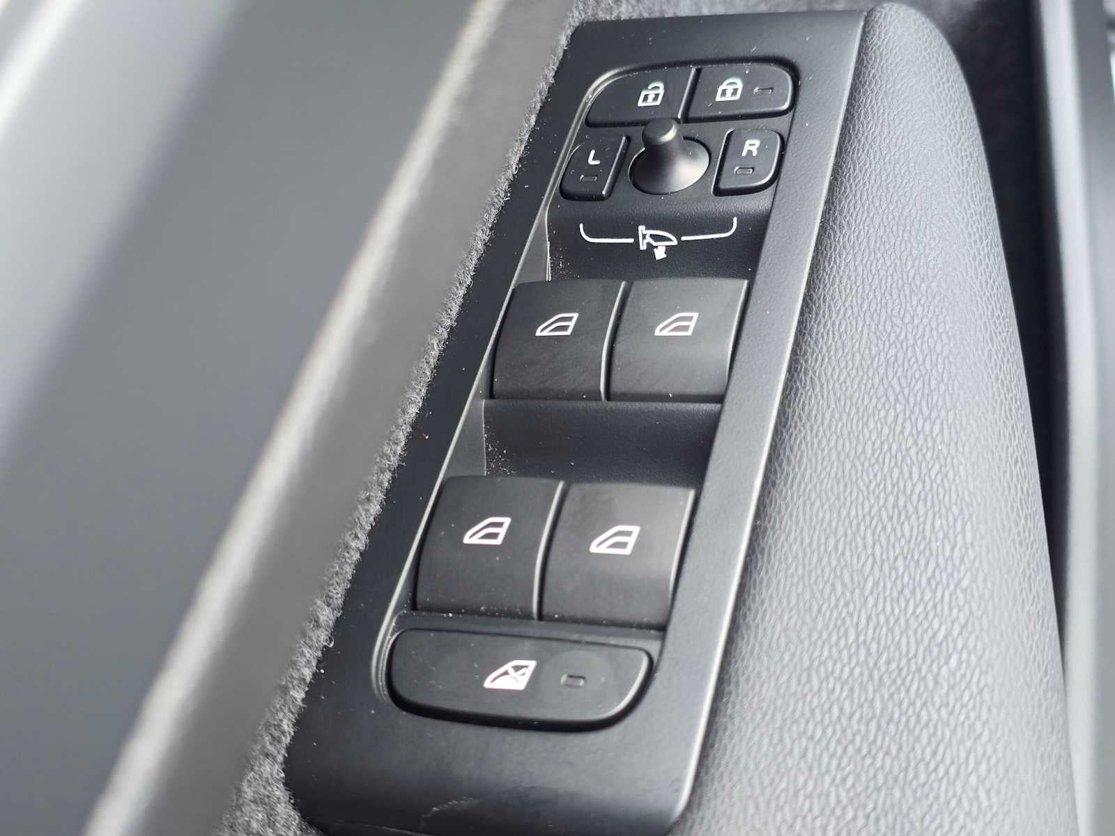 2026 Volvo XC40 Core