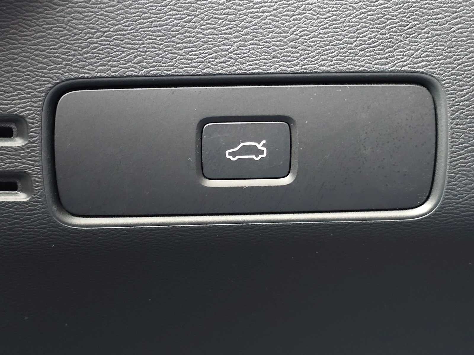 2026 Volvo XC40 Core
