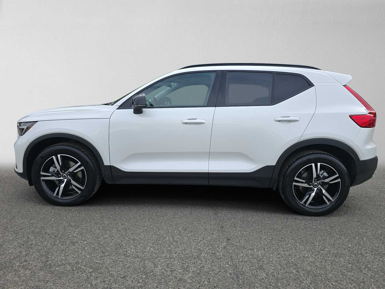 2026 Volvo XC40 Core