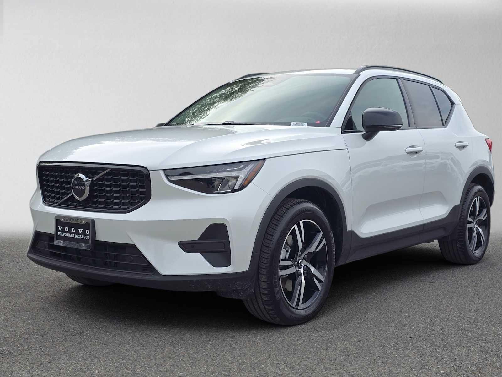2026 Volvo XC40 Core