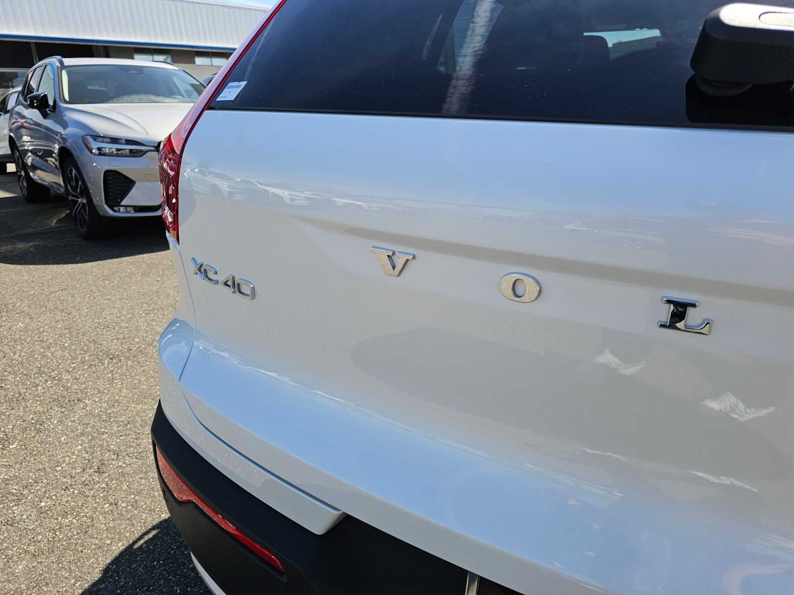 2025 Volvo XC40 Core Bright Theme