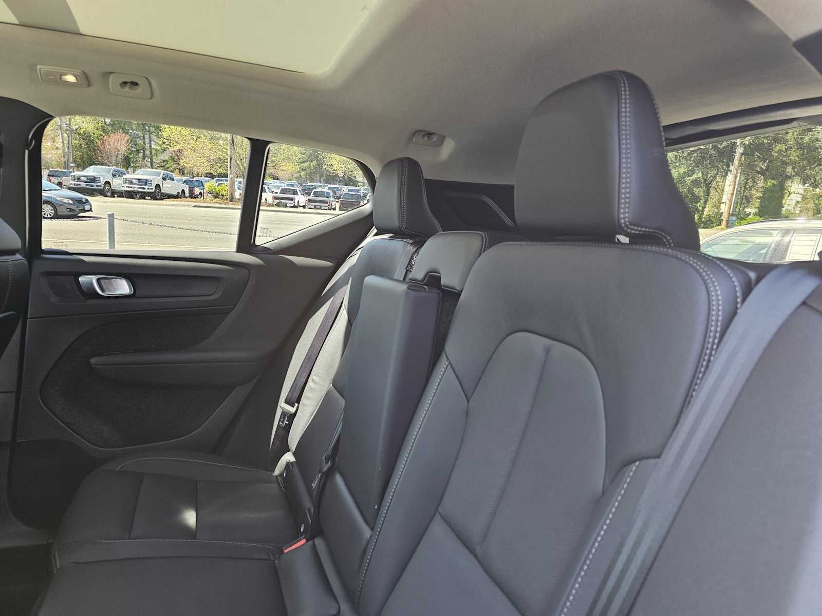 2025 Volvo XC40 Core Bright Theme