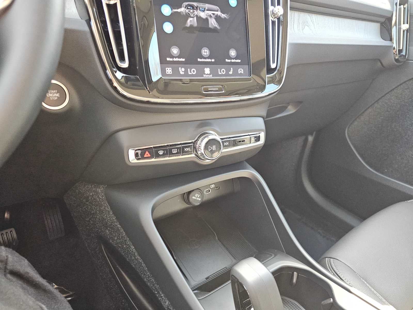 2025 Volvo XC40 Core Bright Theme