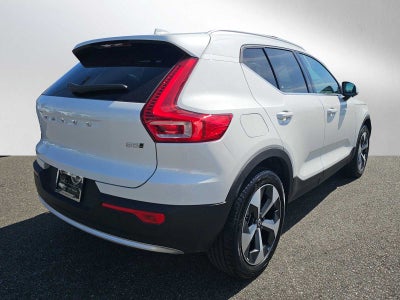 2025 Volvo XC40 Core Bright Theme