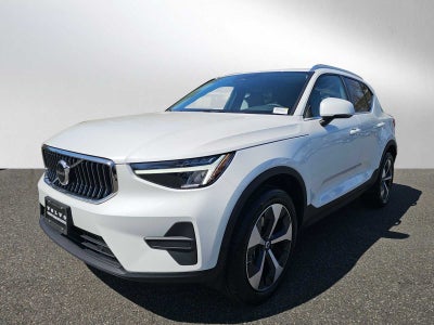 2025 Volvo XC40 Core Bright Theme