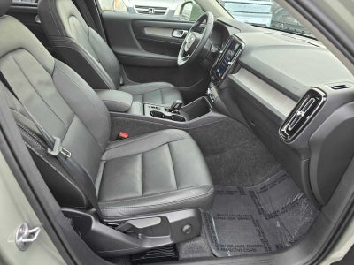 2025 Volvo XC40 Core Bright Theme