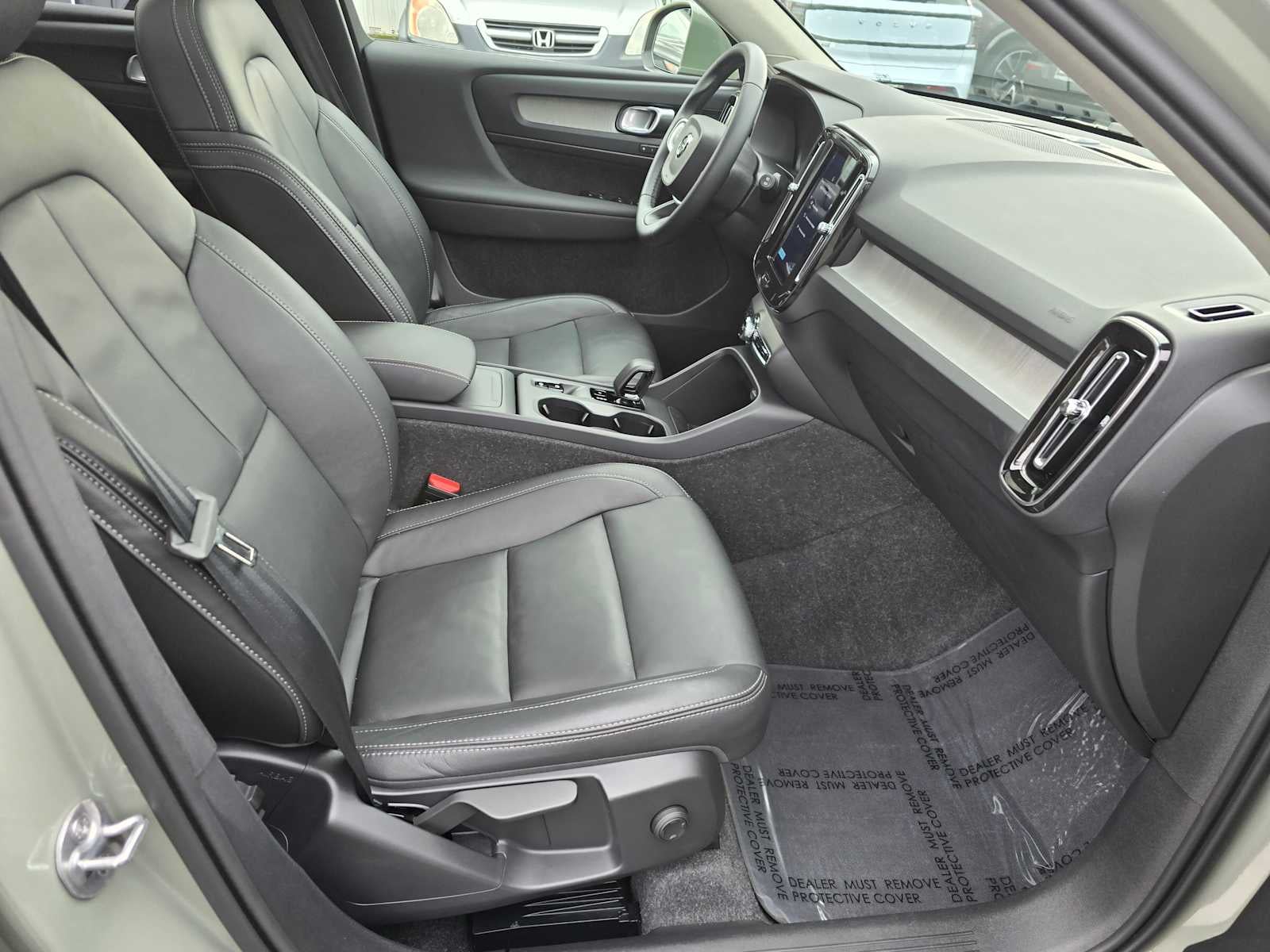 2025 Volvo XC40 Core Bright Theme