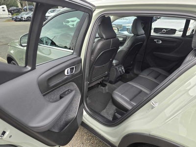 2025 Volvo XC40 Core Bright Theme