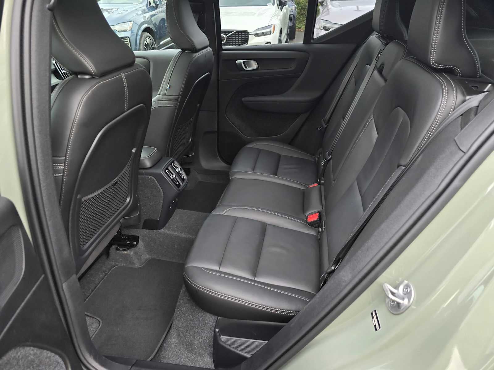 2025 Volvo XC40 Core Bright Theme