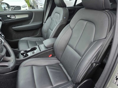 2025 Volvo XC40 Core Bright Theme