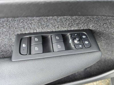 2025 Volvo XC40 Core Bright Theme