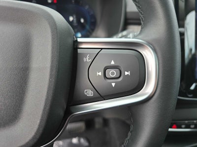 2025 Volvo XC40 Core Bright Theme