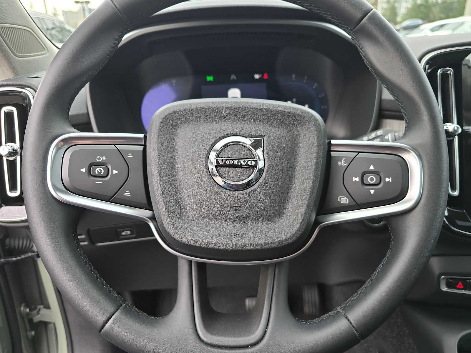 2025 Volvo XC40 Core Bright Theme