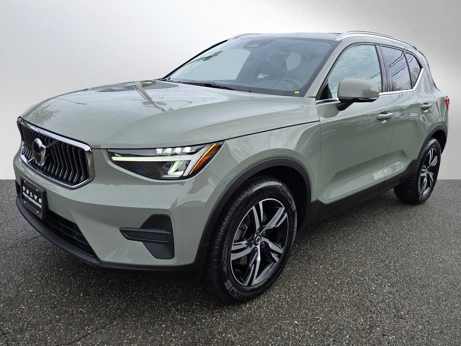 2025 Volvo XC40 Core Bright Theme