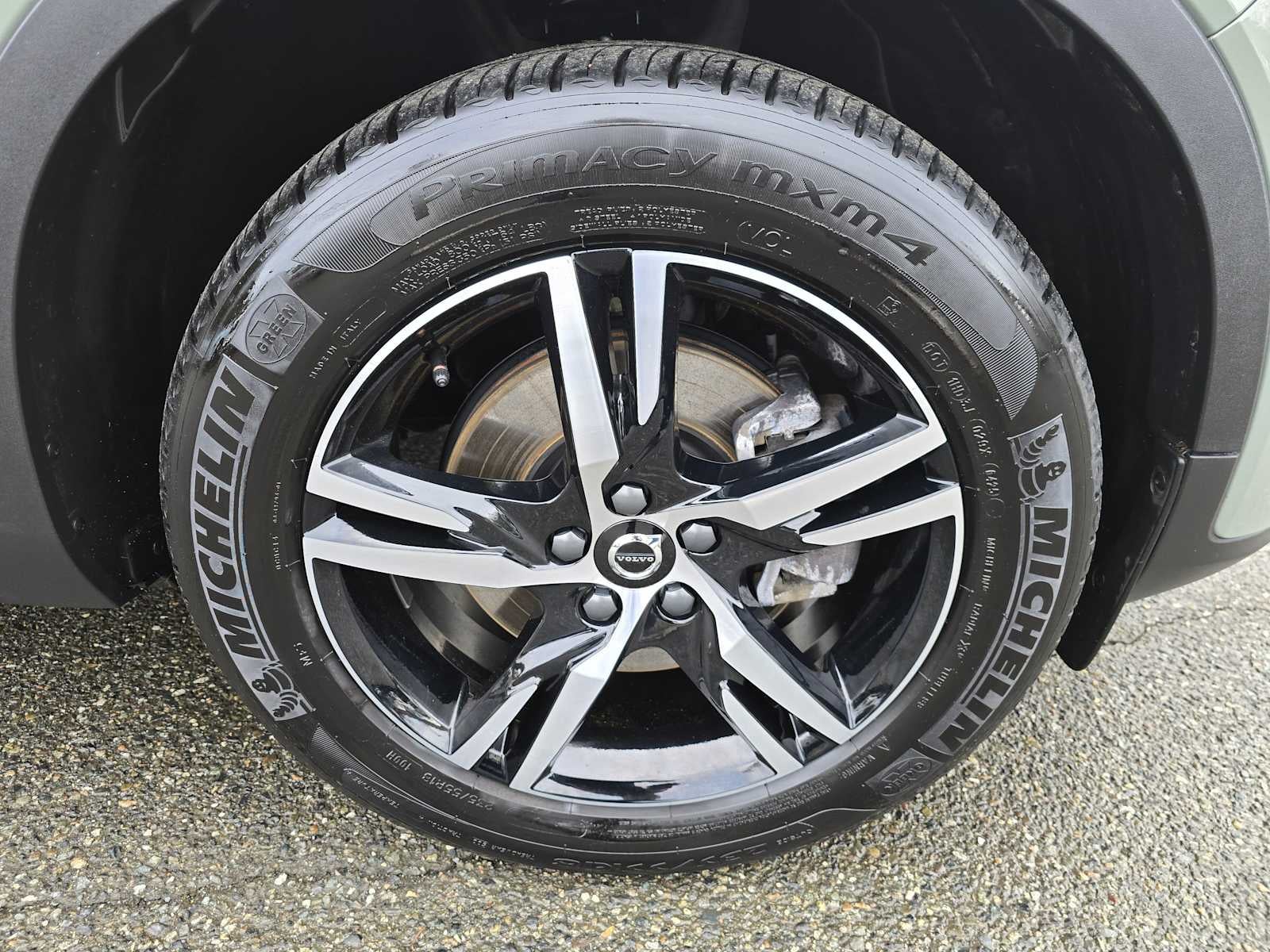 2025 Volvo XC40 Core Bright Theme