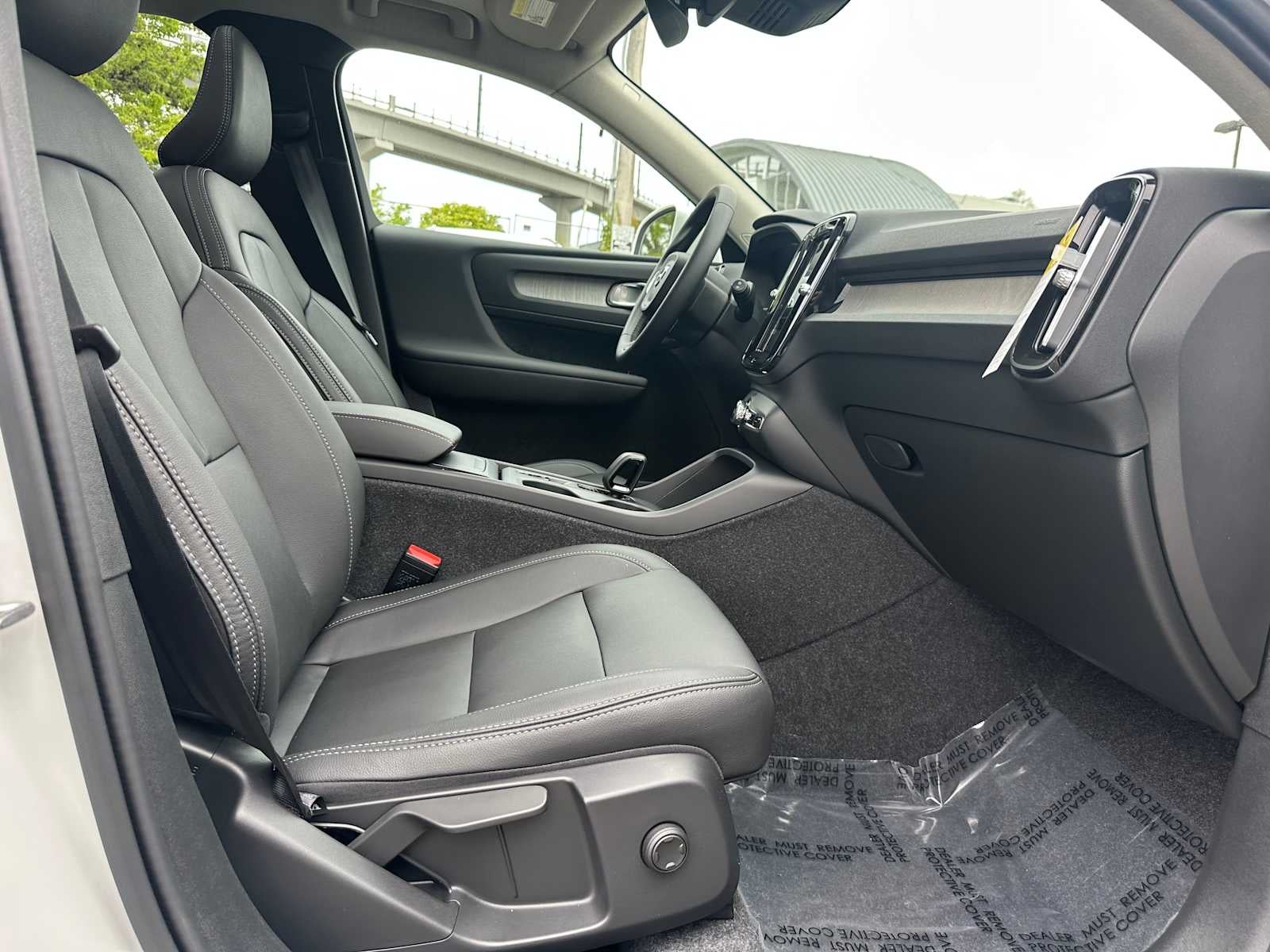 2025 Volvo XC40 Core Bright Theme