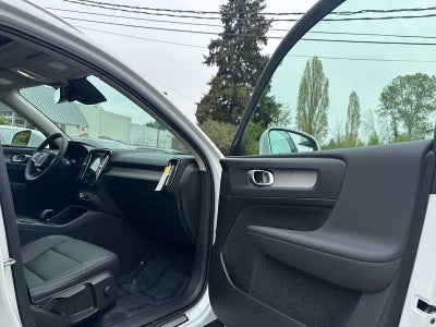 2025 Volvo XC40 Core Bright Theme
