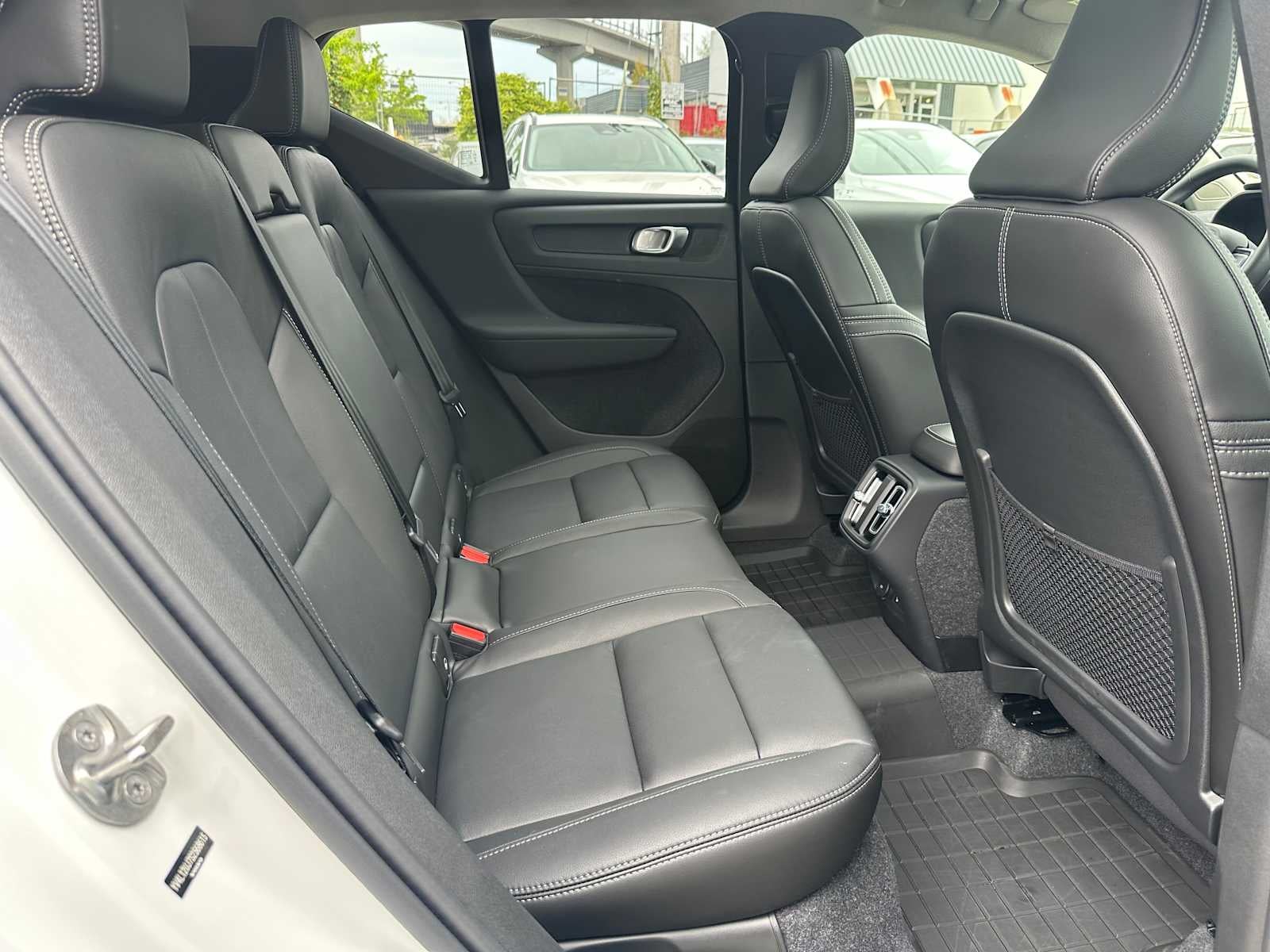 2025 Volvo XC40 Core Bright Theme