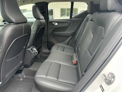 2025 Volvo XC40 Core Bright Theme
