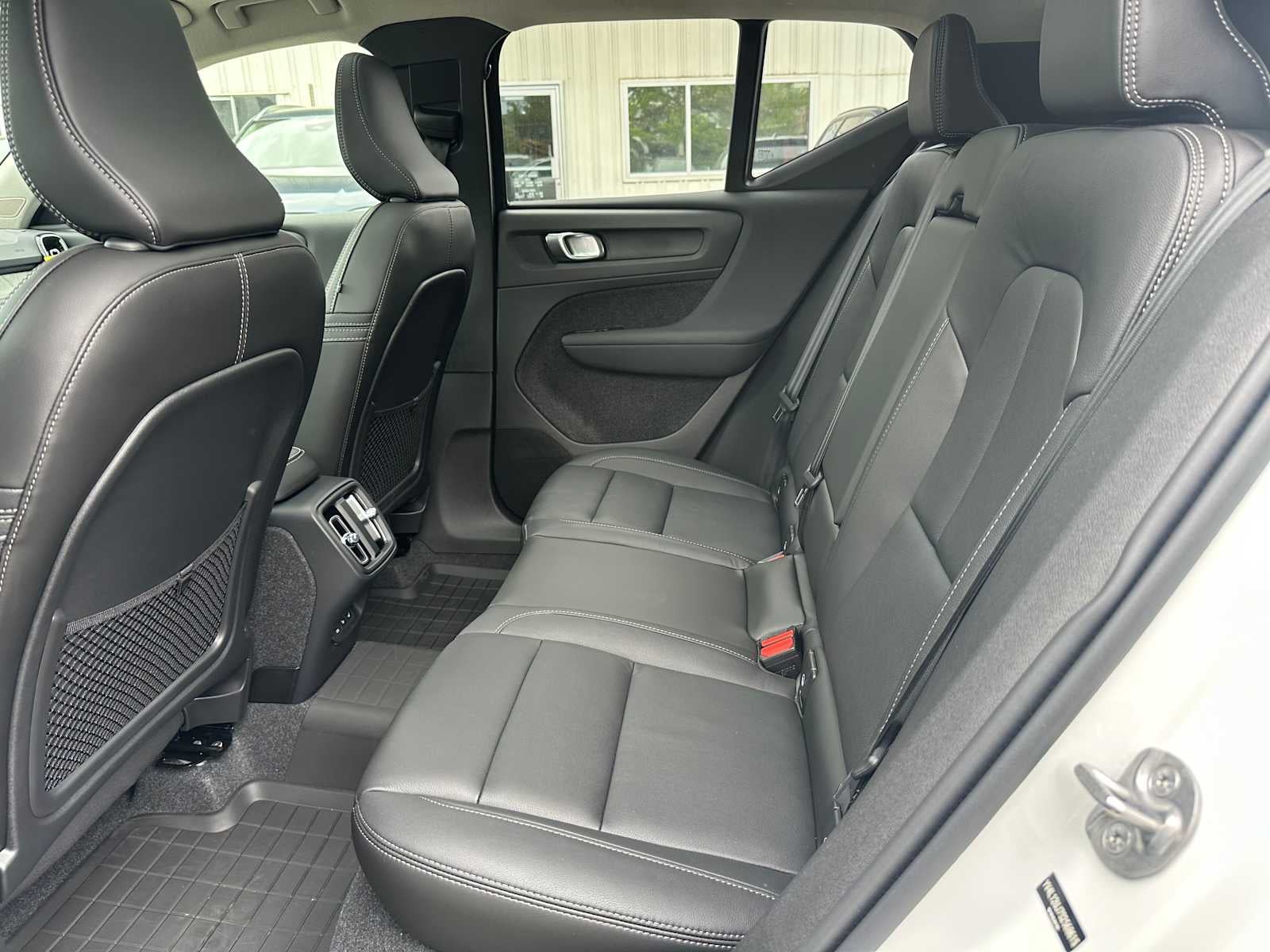 2025 Volvo XC40 Core Bright Theme