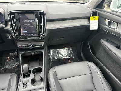 2025 Volvo XC40 Core Bright Theme