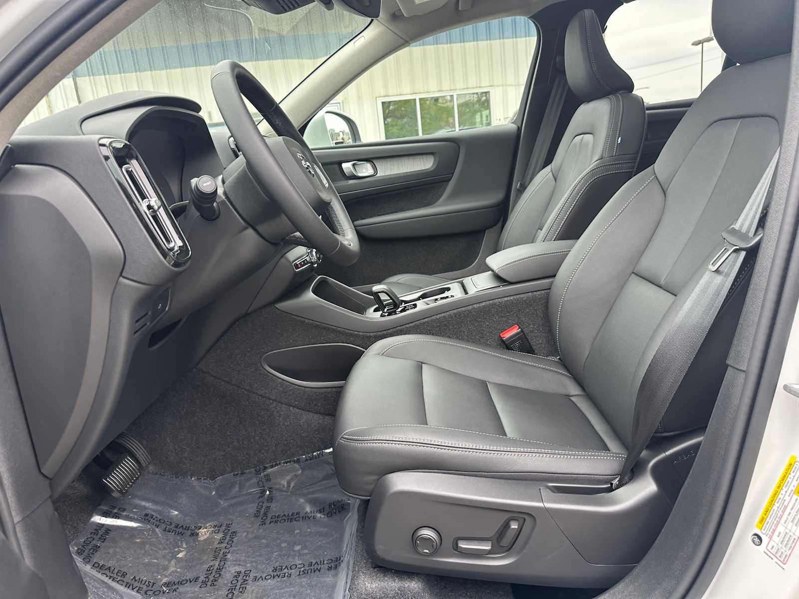 2025 Volvo XC40 Core Bright Theme