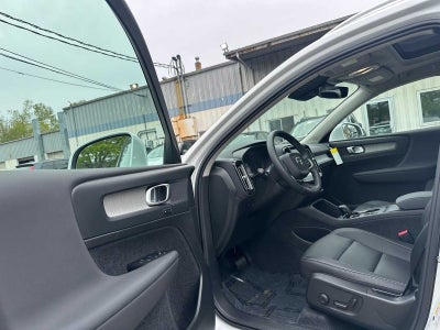 2025 Volvo XC40 Core Bright Theme