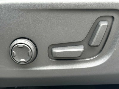 2025 Volvo XC40 Core Bright Theme