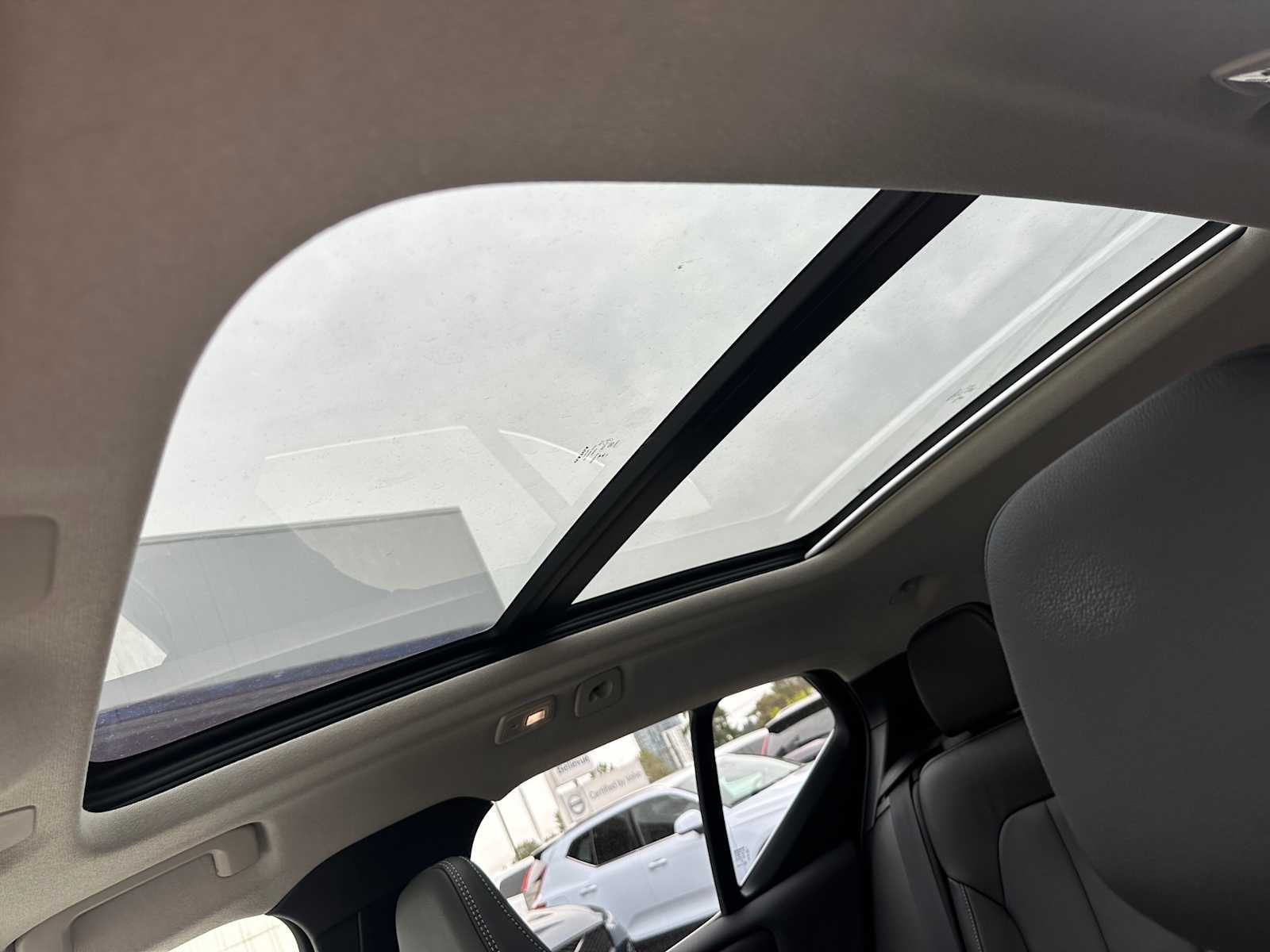 2025 Volvo XC40 Core Bright Theme
