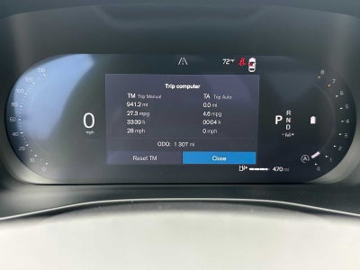 2025 Volvo XC40 Core Bright Theme
