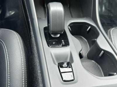2025 Volvo XC40 Core Bright Theme