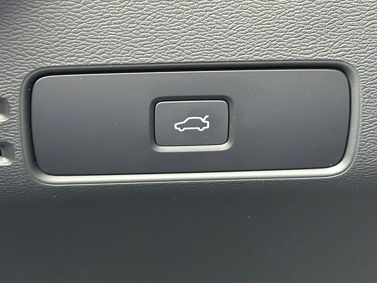 2025 Volvo XC40 Core Bright Theme