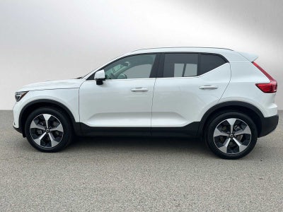 2025 Volvo XC40 Core Bright Theme