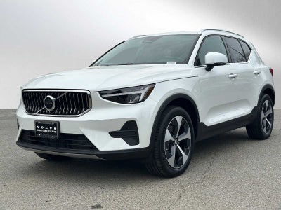2025 Volvo XC40 Core Bright Theme